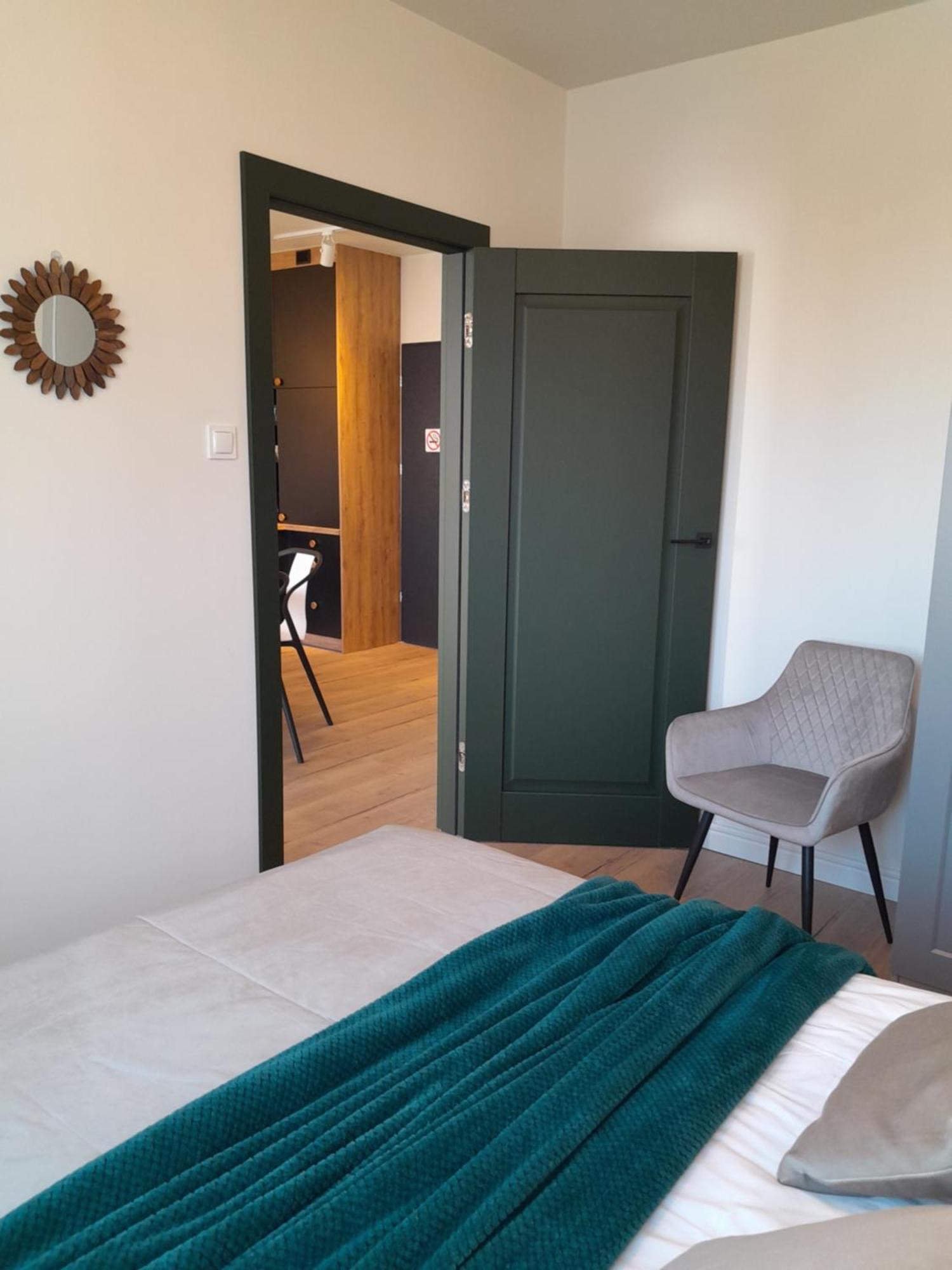 Malachite Green Apartment กรูจอนตส์ ภายนอก รูปภาพ