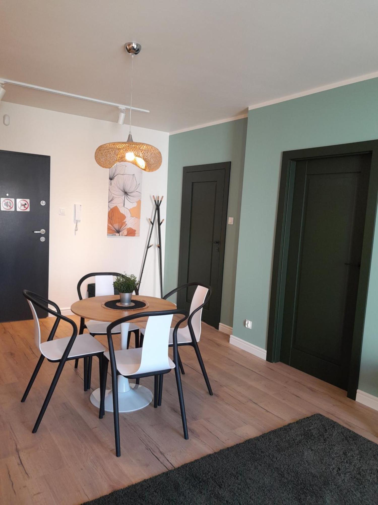 Malachite Green Apartment กรูจอนตส์ ภายนอก รูปภาพ